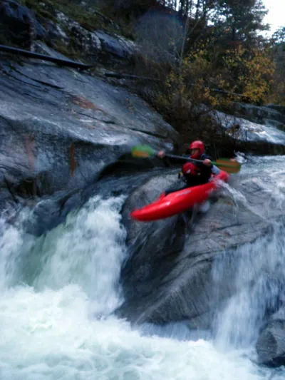 Frédéric Bernard sur une des nombreuses chutes du parcours, à 2m3